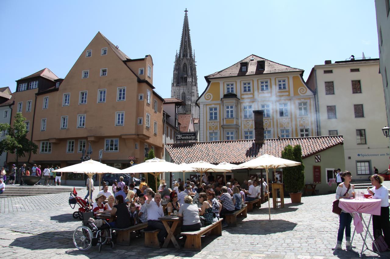 Hotel Am Peterstor Regensburg Bagian luar foto