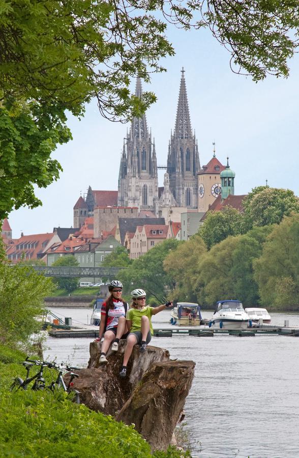 Hotel Am Peterstor Regensburg Bagian luar foto